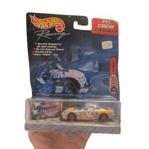 Hot Wheels Racing Pit Crew 2000 Kyle Petty 44 Hot Wheels Pontiac Silver Tool Box